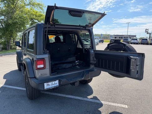 Used 2023 Jeep Wrangler Unlimited Sport AWD/4WD image 9