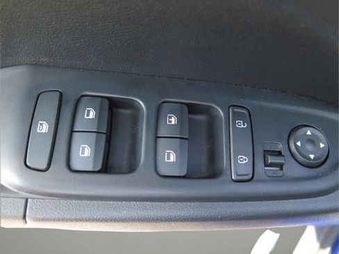 Used 2025 Hyundai Venue SE FWD image 10