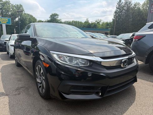 Used 2018 Honda Civic EX image 3