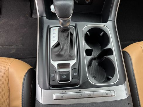 Used 2023 Kia Carnival LX image 20