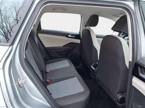 Used 2025 Volkswagen Taos S image 15