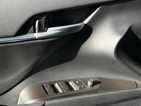 Used 2024 Toyota Camry SE image 21