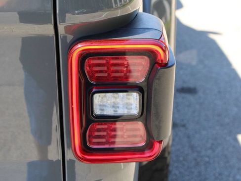 Used 2020 Jeep Gladiator Mojave AWD/4WD image 10