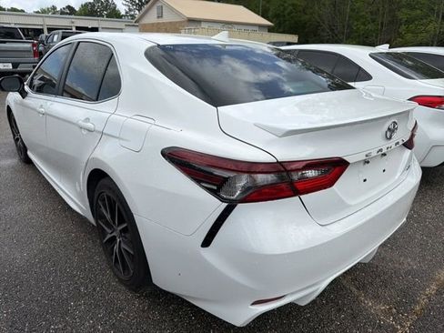 Used 2021 Toyota Camry SE image 13