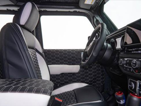 Used 2025 Jeep Gladiator Sport image 46