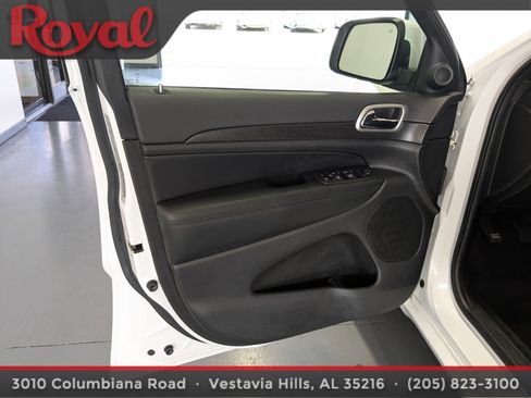 Used 2018 Jeep Grand Cherokee Altitude image 17