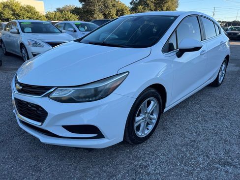 Used 2017 Chevrolet Cruze LT image 1