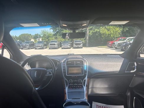 Used 2019 Lincoln Nautilus Select AWD/4WD image 27