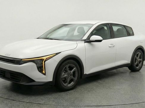 Used 2025 Kia K4 FWD image 3