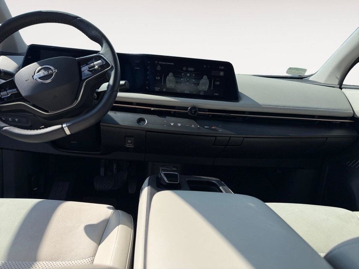 Used 2024 Nissan Ariya AWD image 11