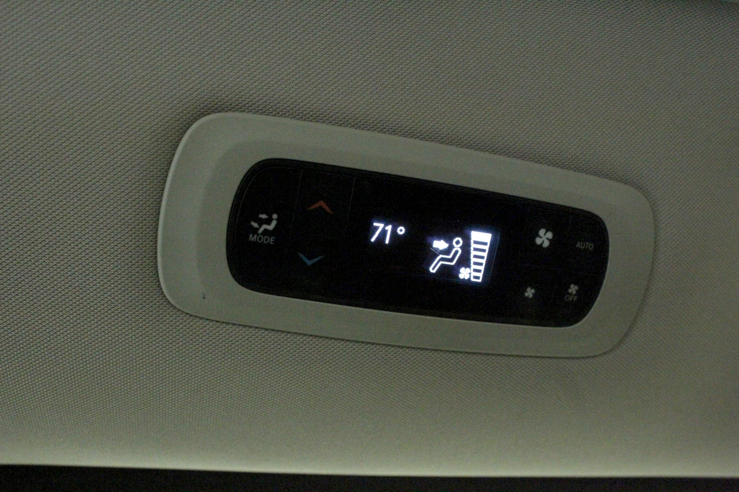 Used 2023 Chrysler Pacifica Touring-L FWD image 19