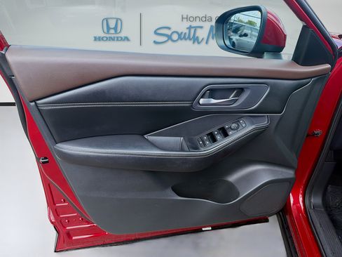 Used 2023 Nissan Rogue SV w/ SV Premium B Package image 19