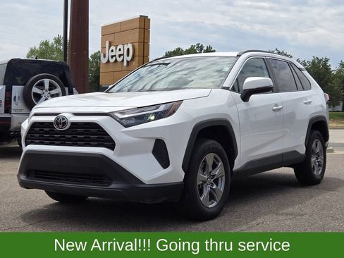 Used 2024 Toyota RAV4 XLE AWD/4WD image 2
