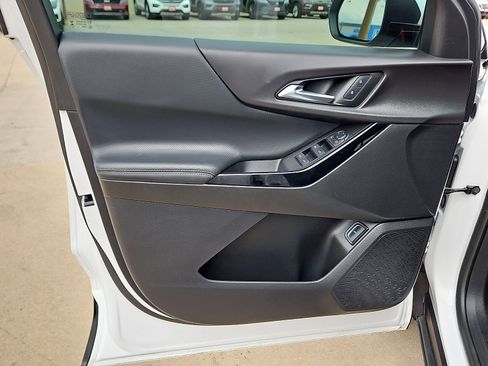 Used 2025 Chevrolet Equinox LT w/ Convenience Package II image 12