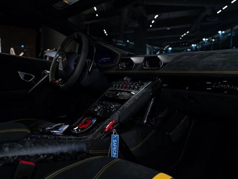 Used 2018 Lamborghini Huracan Performante AWD/4WD image 26
