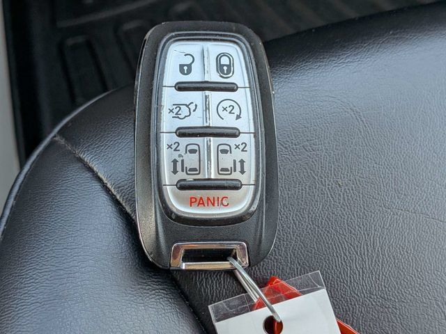 Used 2023 Chrysler Pacifica Touring-L FWD image 31