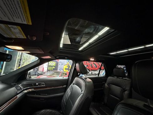 Used 2019 Ford Explorer Platinum AWD/4WD image 35