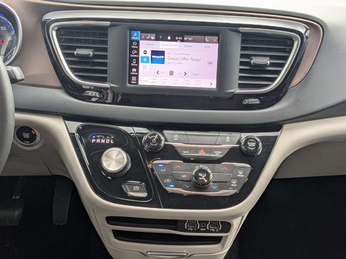 Used 2023 Chrysler Voyager LX FWD image 18