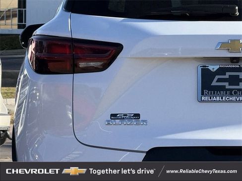 Certified 2025 Chevrolet Blazer LT image 9
