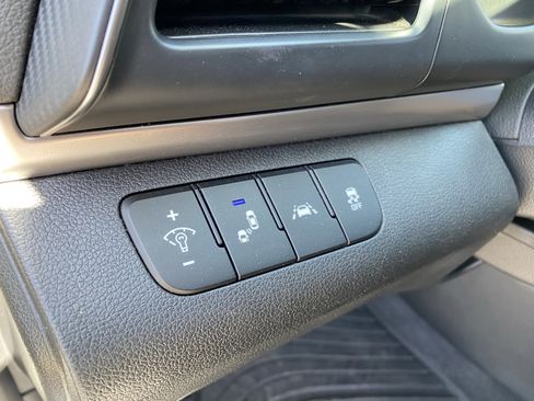 Used 2020 Hyundai Elantra Value Edition w/ Winter Weather Package FWD image 19