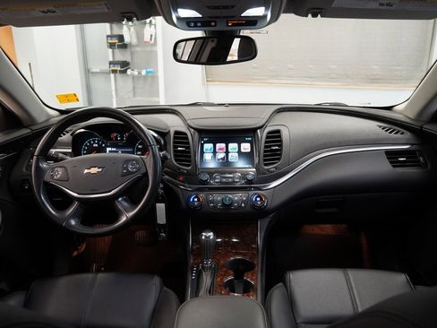 Used 2015 Chevrolet Impala LT w/ Convenience Package image 18