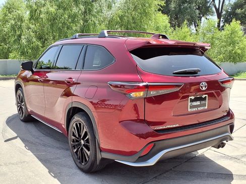 Used 2024 Toyota Highlander XSE FWD image 5
