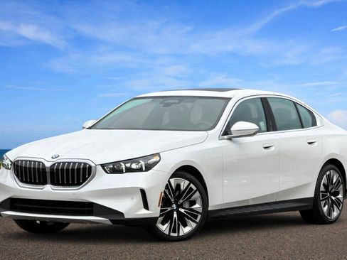 Used 2025 BMW 540i xDrive image 1