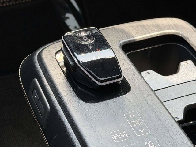 Used 2024 Nissan Ariya AWD image 23