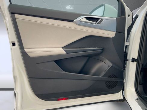 New 2026 Volkswagen Taos SE image 21