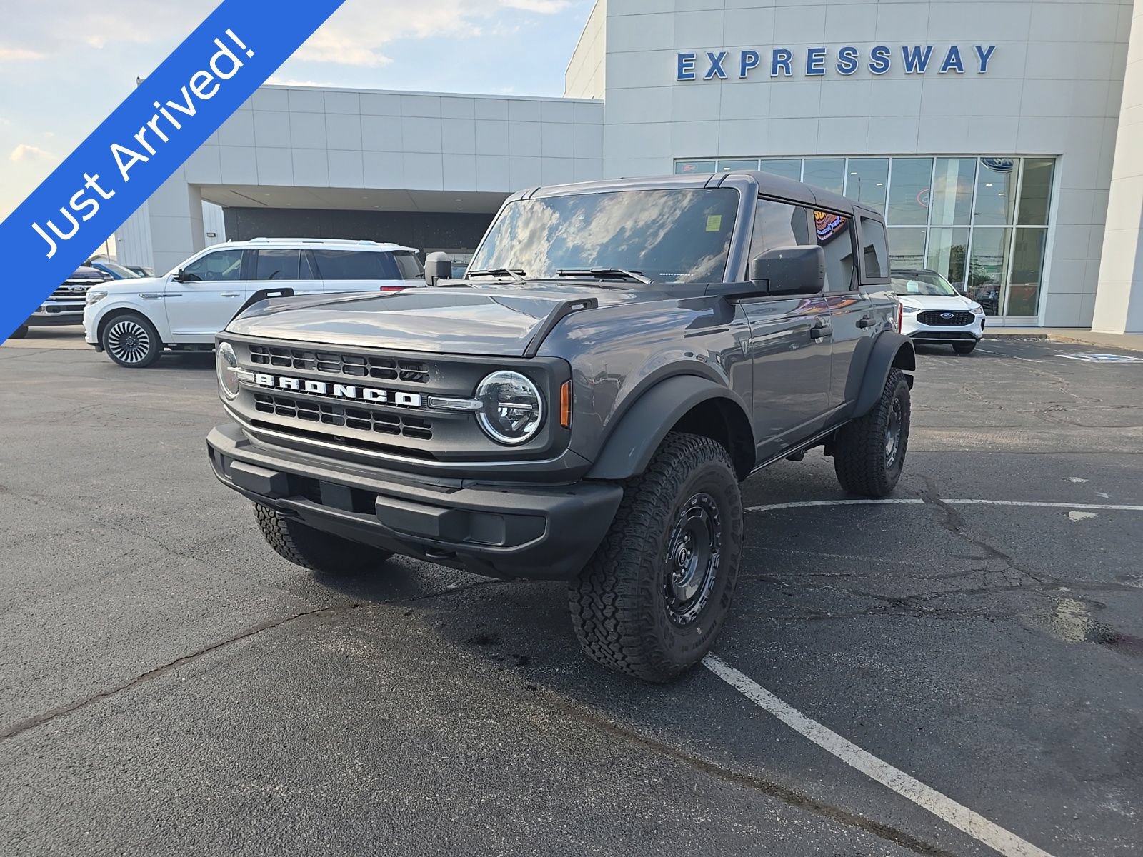 Used 2025 Ford Bronco 4-Door w/ Sasquatch Package AWD/4WD image 1