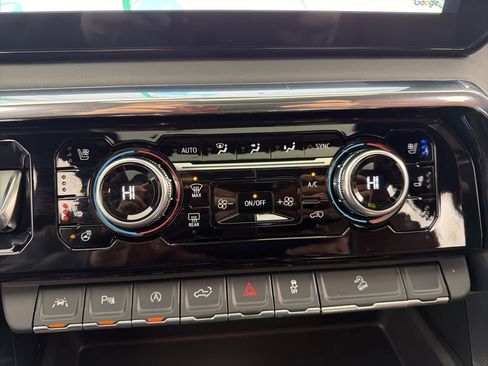 Used 2025 GMC Sierra 1500 Denali Ultimate image 18