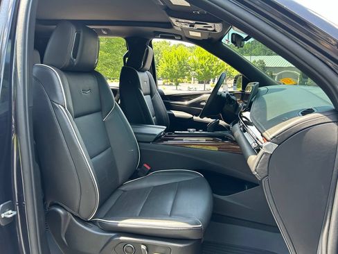 Used 2023 Cadillac Escalade Premium Luxury AWD/4WD image 53