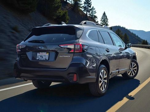 Certified 2022 Subaru Outback Premium image 7