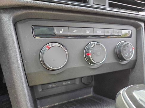 Used 2022 Volkswagen Taos SE image 25