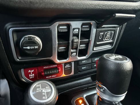 Used 2024 Jeep Wrangler Willys image 39