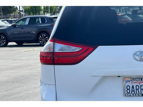 Used 2017 Toyota Sienna LE FWD image 15
