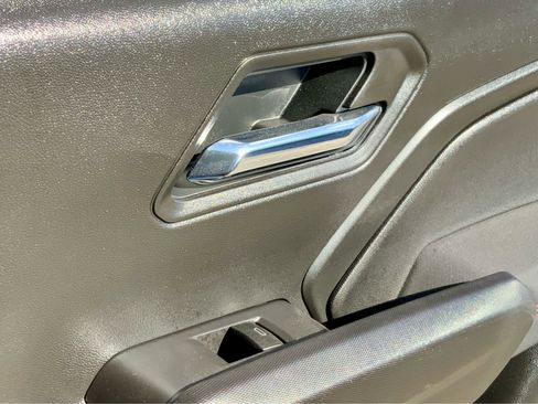 Used 2025 Chevrolet Colorado Z71 AWD/4WD image 41