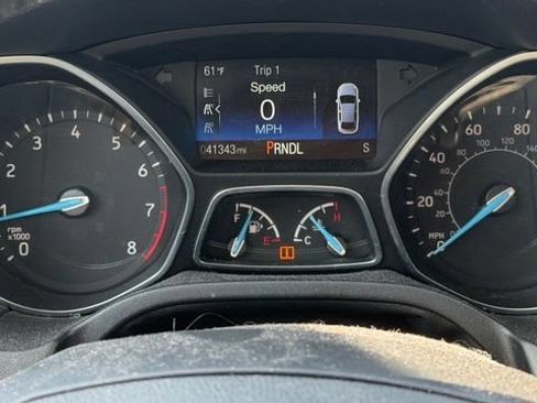 Used 2018 Ford Focus SE w/ Cold Weather Package FWD image 17