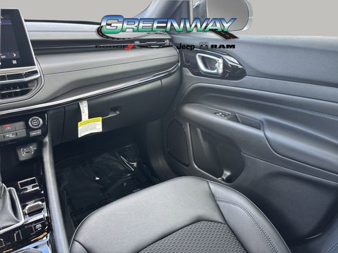 New 2026 Jeep Compass Latitude image 14