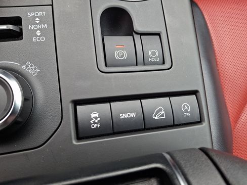 Used 2022 Toyota Highlander XSE image 25