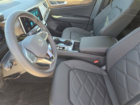 New 2026 Volkswagen Atlas SE image 10