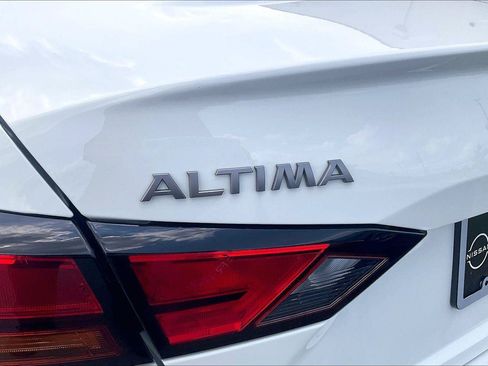 Certified 2025 Nissan Altima 2.5 S FWD image 9