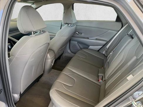 Used 2025 Hyundai Elantra SEL FWD image 10