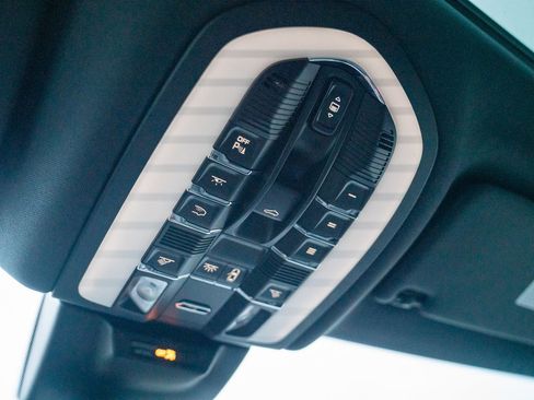 New 2026 Porsche Macan Turbo image 23