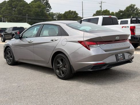 Used 2022 Hyundai Elantra SEL FWD image 7