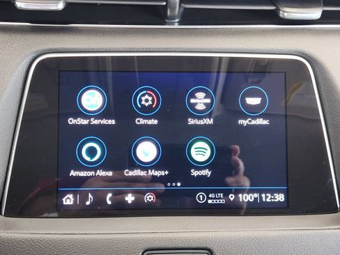 Used 2023 Cadillac XT4 Luxury w/ Cold Weather Package FWD image 16