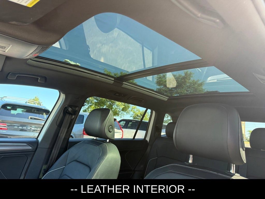 Used 2022 Volkswagen Tiguan SEL R-Line AWD/4WD image 7