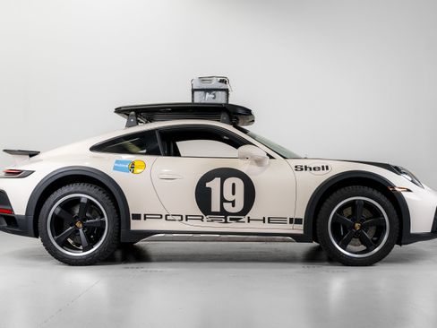 Used 2024 Porsche 911 Dakar image 2