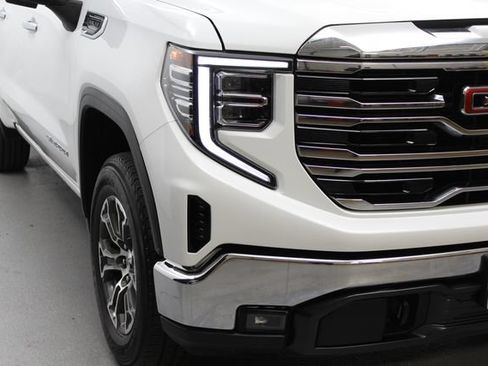Used 2024 GMC Sierra 1500 SLT AWD/4WD image 3