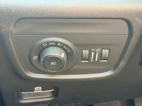 Used 2022 Jeep Grand Cherokee L Overland w/ Advanced Protech Group III AWD/4WD image 37